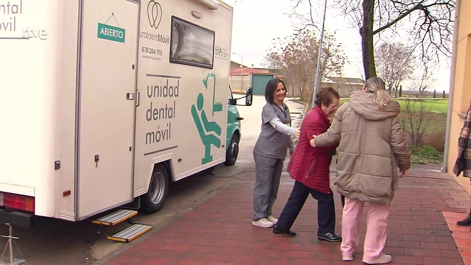 De pueblo en pueblo - Aquí hay trabajo | Ver