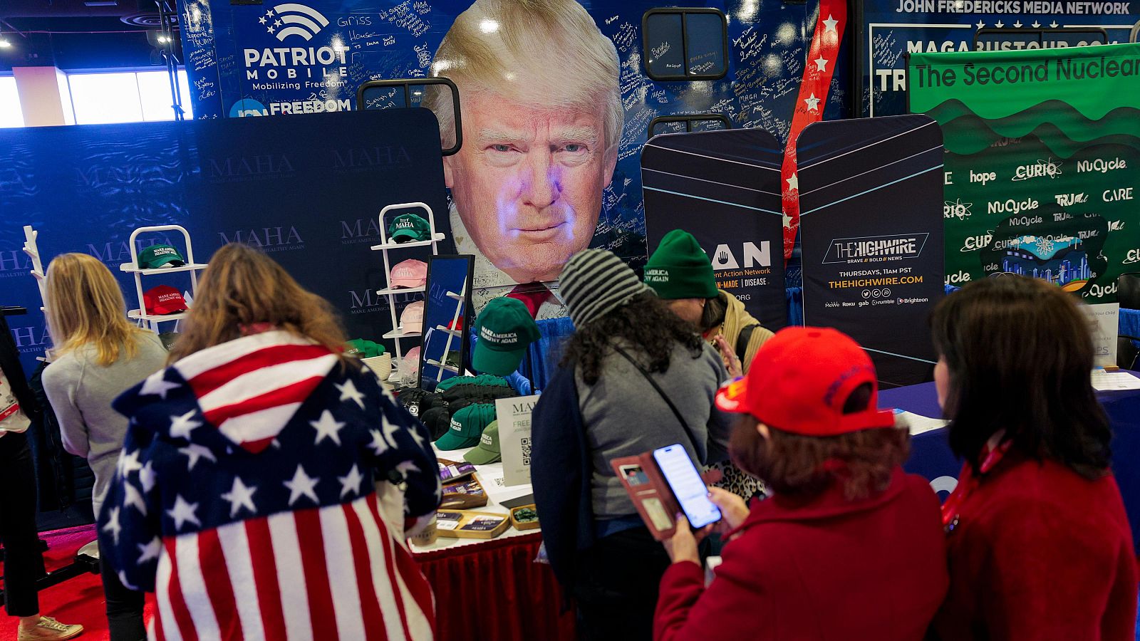 Un mes de bulos y falsedades desde la vuelta de Trump - La tarde en 24h | Ver