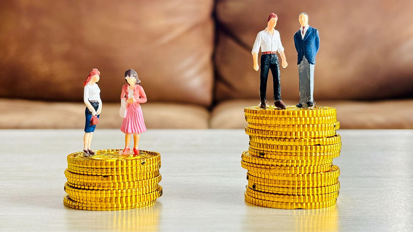 La brecha salarial en España se sitúa en 6.219 euros - Telediario Fin de Semana | Ver