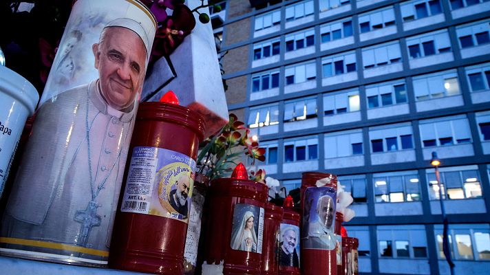 Telediario Fin de Semana - El estado de salud del papa es "crítico" tras sufrir una "crisis respiratoria prolongada"