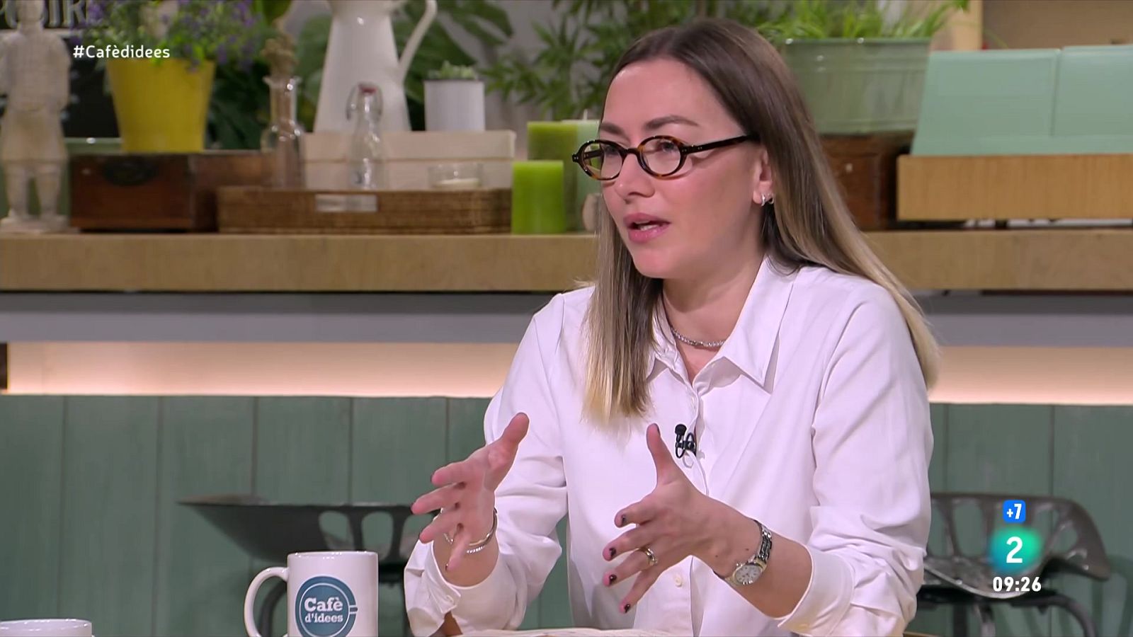 Sasha Molotkova: "És una boníssima solució que Zelenski renunciï" - Cafè d'idees | Veure