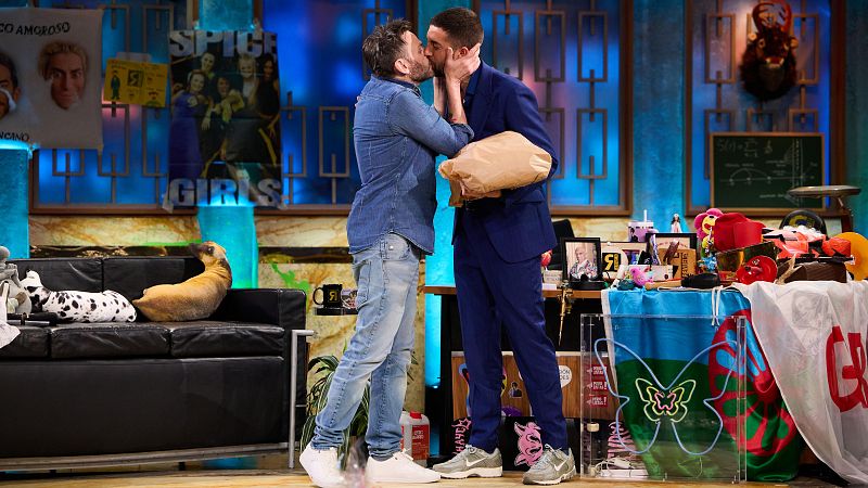 La Revuelta | El cumpleaños de Fernando Tejero con Broncano 24/2/25 - La Revuelta | Ver