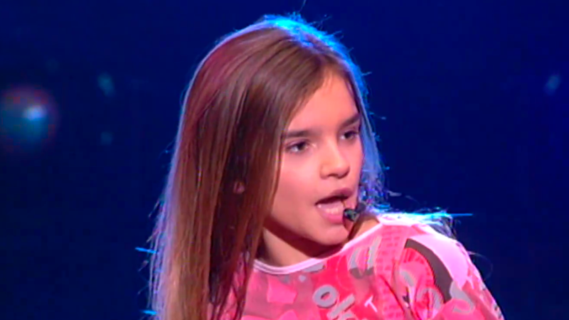 Melody canta "¿Papi, qué me pasa a mí?" en 'Música si'