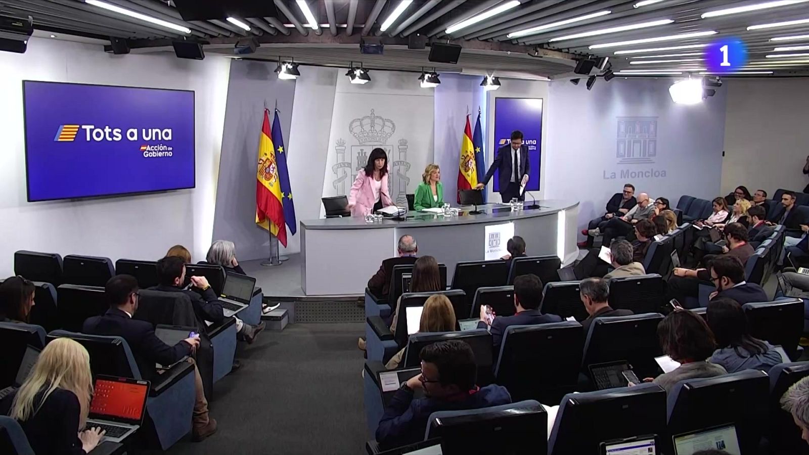 Picabaralla política per la condonació del deute a les CCAA - L'Informatiu | Veure