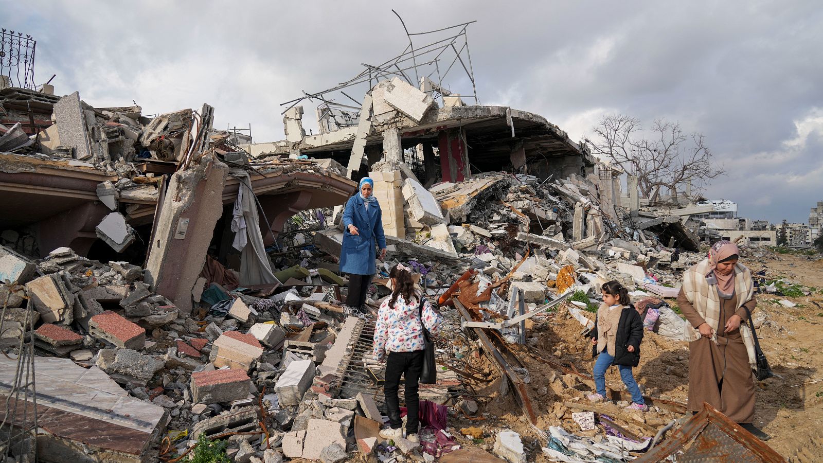 Hamás podría entregar cuatro cadáveres de rehenes para desatascar el alto el fuego en Gaza | Ver