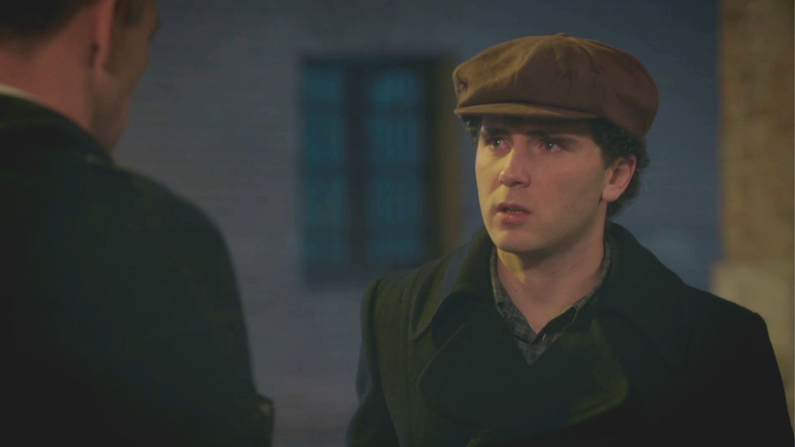 El capitán Dávila detiene a Quico con ayuda de Cañete - Salón de té La Moderna | Ver