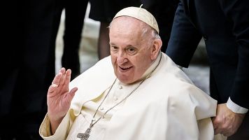 El papa Francisco permanece ingresado en estado "crtico" pero "estable", segn el ltimo parte del Vaticano