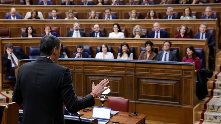 Informativo 24h - Feijóo acusa a Sánchez de haberse "convertido en el problema de los españoles" y este le pide que "rompa con la ultraderecha"