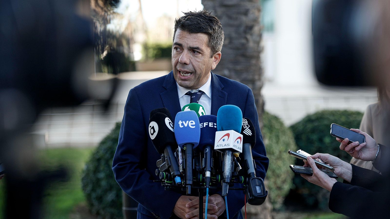 Mazón cambia su versión y reconoce ahora que el día de la dana llegó al Cecopi después de enviarse la alerta - La hora de La 1 | Ver