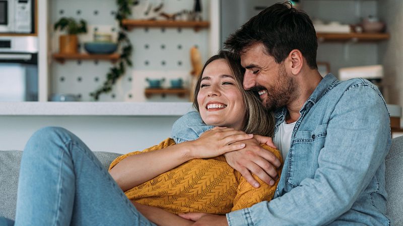 Un 77% de los españoles cree que es importante tener relaciones - Telediario 1 | Ver