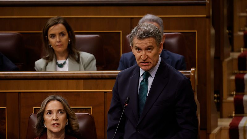 Feijóo evita pronunciarse sobre si sigue apoyando a Mazón tras su nueva versión y los partidos le piden "responsabilidades"