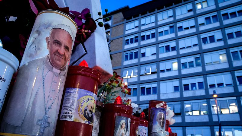 Las pruebas realizadas al papa Francisco corroboran una "evolución normal" de su neumonía