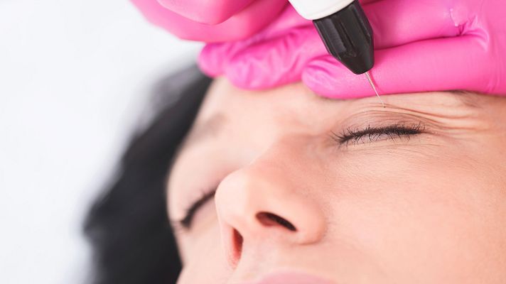 La tarde en 24h - La Policía clausura un quirófano clandestino en Madrid que hacía aumentos de pecho