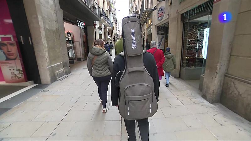 El cantautor De Pol prepara el concert a la Sala Apolo - L'Informatiu | Veure