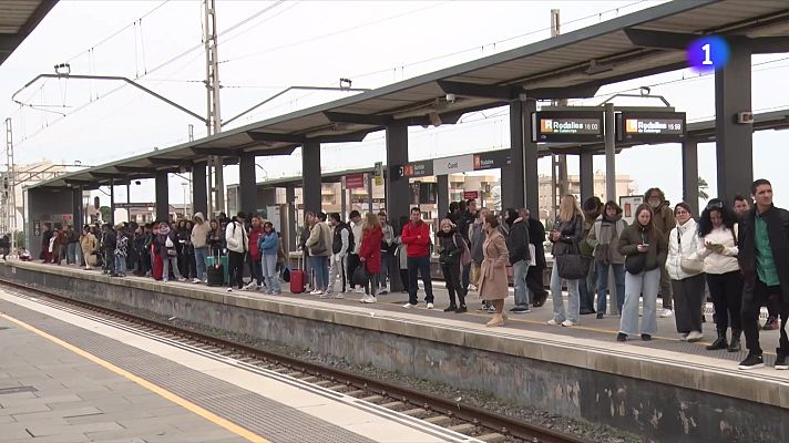 L'informatiu - Comunitat Valenciana - Millora la situació a les estacions de RENFE afectades pels talls a les línies R2 sud i R4