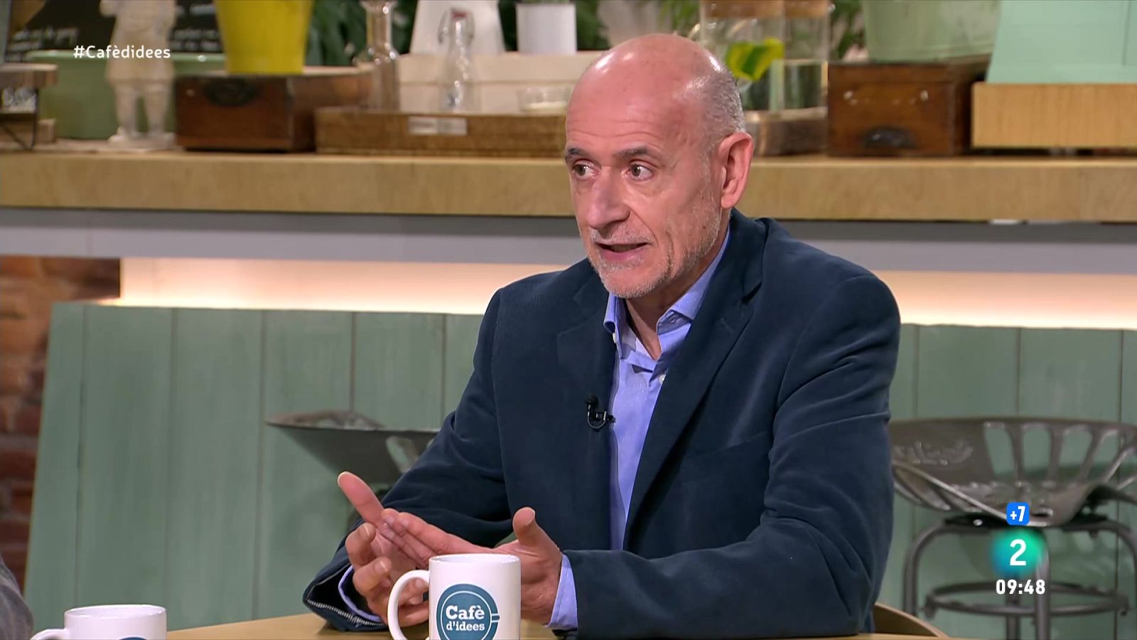 Joan Anton Català presenta el llibre 'Hi ha algú, allà fora?' - Cafè d'idees | Veure