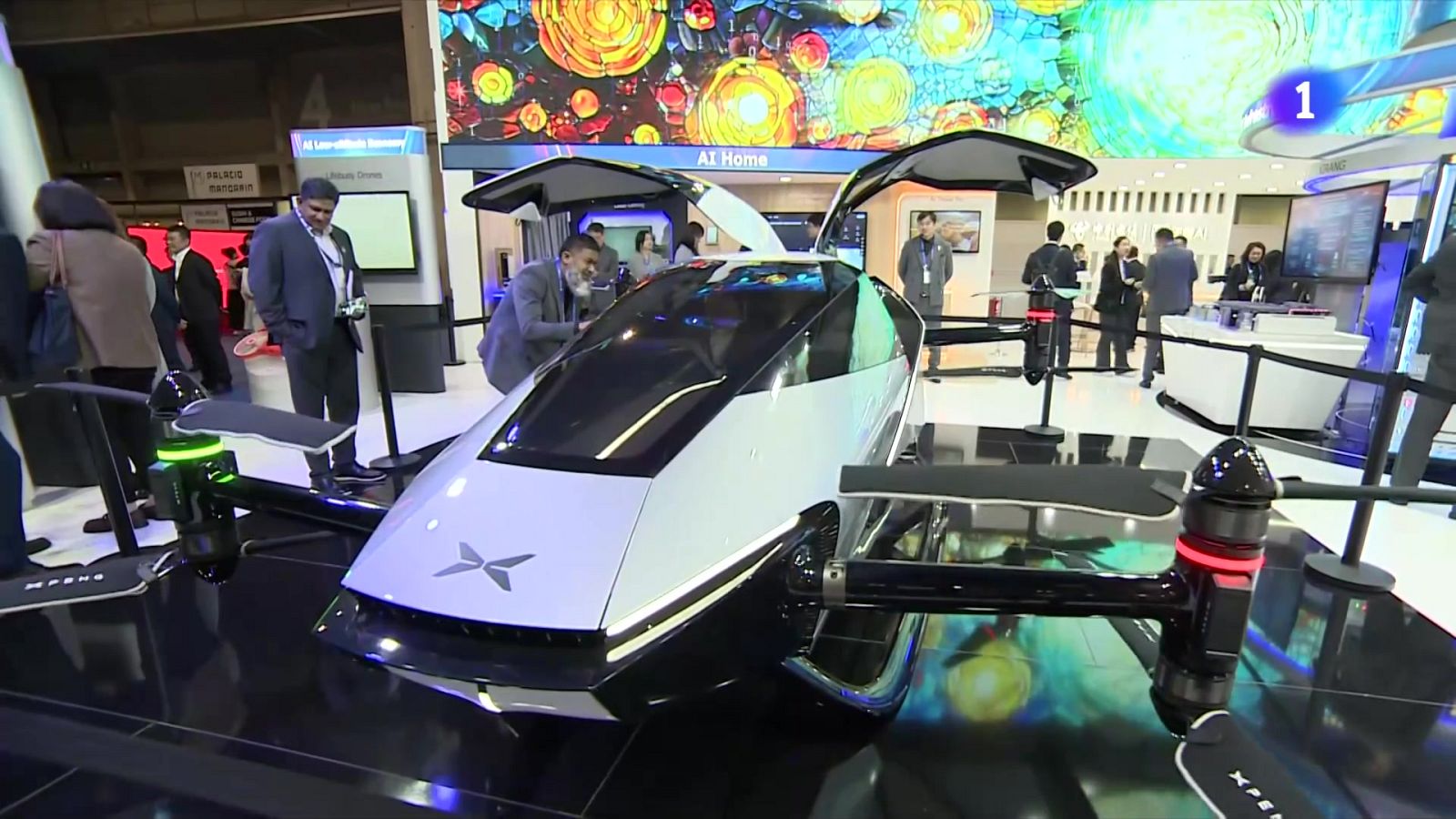 El MWC converteix Barcelona en la capital tecnològica del món - L'Informatiu | Veure