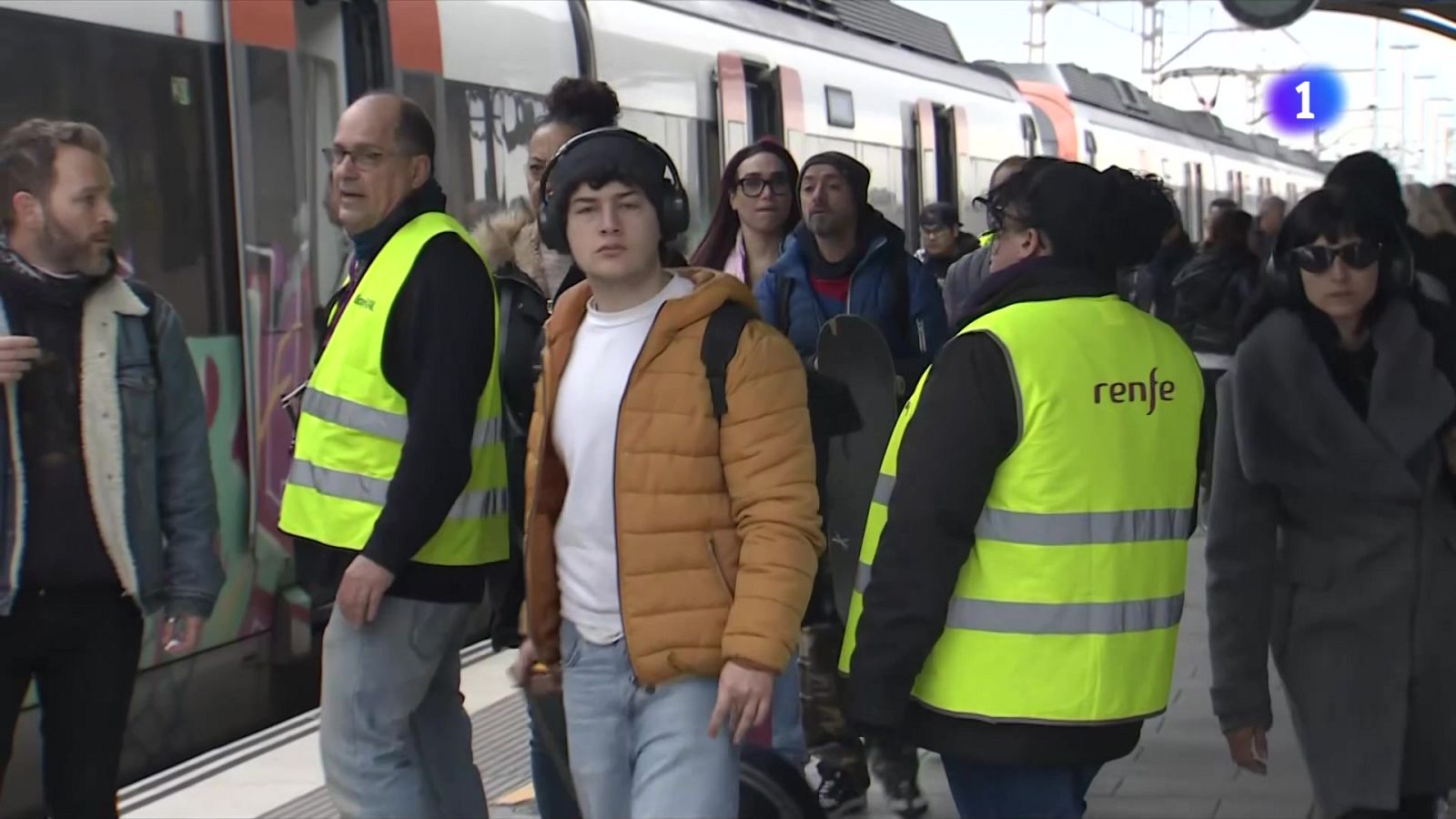 Tercer dia d'incidències als serveis ferroviaris a Tarragona - L'Informatiu | Veure