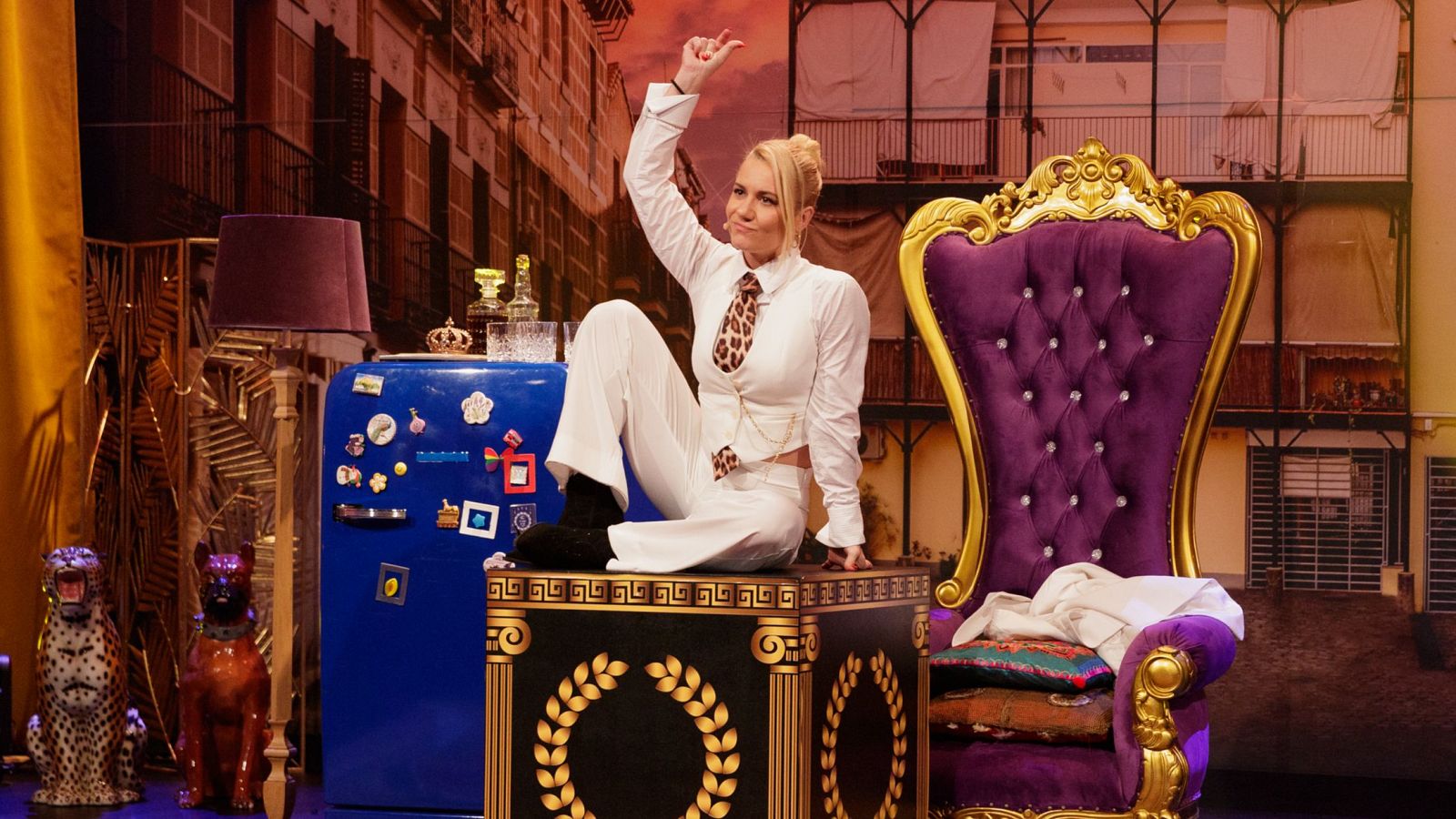 Henar Álvarez aterriza en La 2 acompañada de tres mujeres referente en su campo. En la música, Eva Amaral, con su nuevo disco Dolce Vita. Canta, pinta, actúa y presenta; es Belinda Washington la chica Hermida que fue musa de Los Javis. Y Victoria Martín desmitifica las relaciones íntimas.