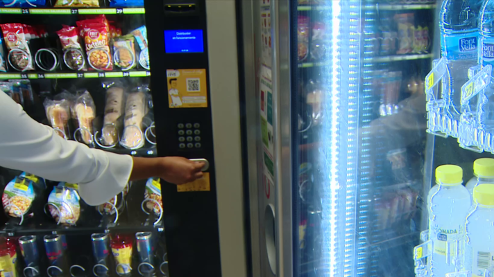 Telediario 1 - Los colegios dicen adiós a la comida basura el curso que viene