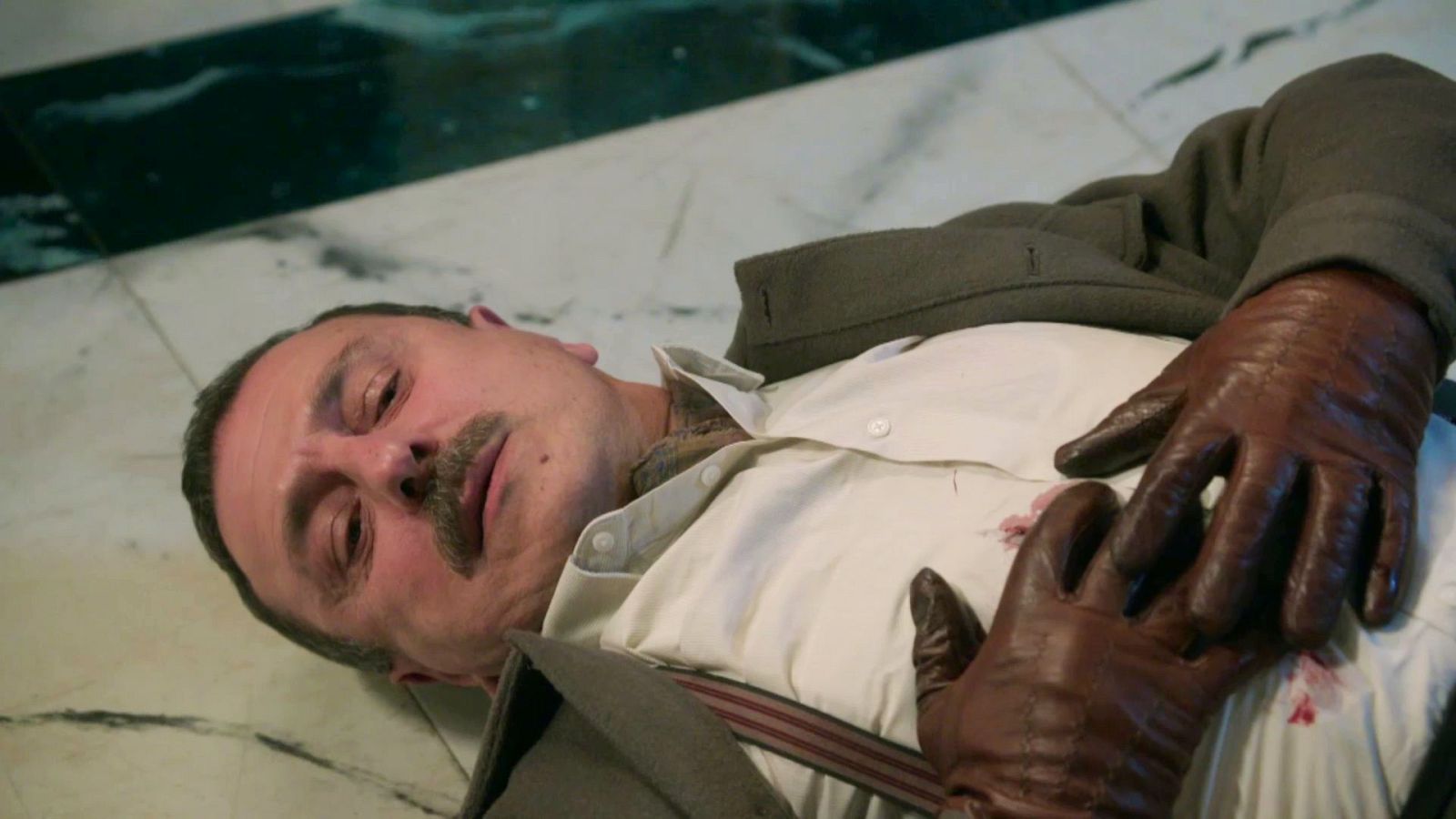 Emiliano mata a Jerónimo - Salón de té La Moderna | Ver