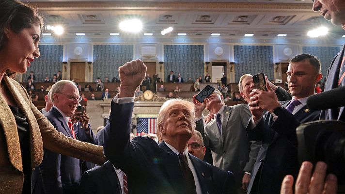 Telediario 1 - Trump presume de sus controvertidas medidas ante el Congreso