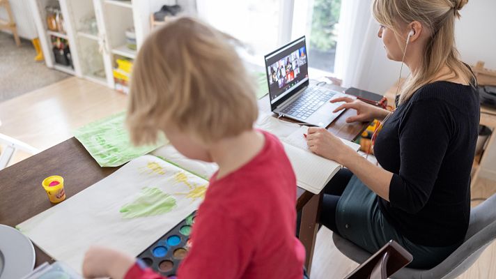 Telediario 1 - Factores como la conciliación o los cuidados condicionan el acceso de las mujeres al mercado laboral