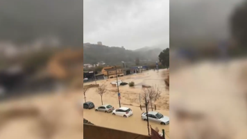 Las lluvias provocan en Lorca, Murcia, inundaciones y reclaman que los vecinos no salgan de sus casas