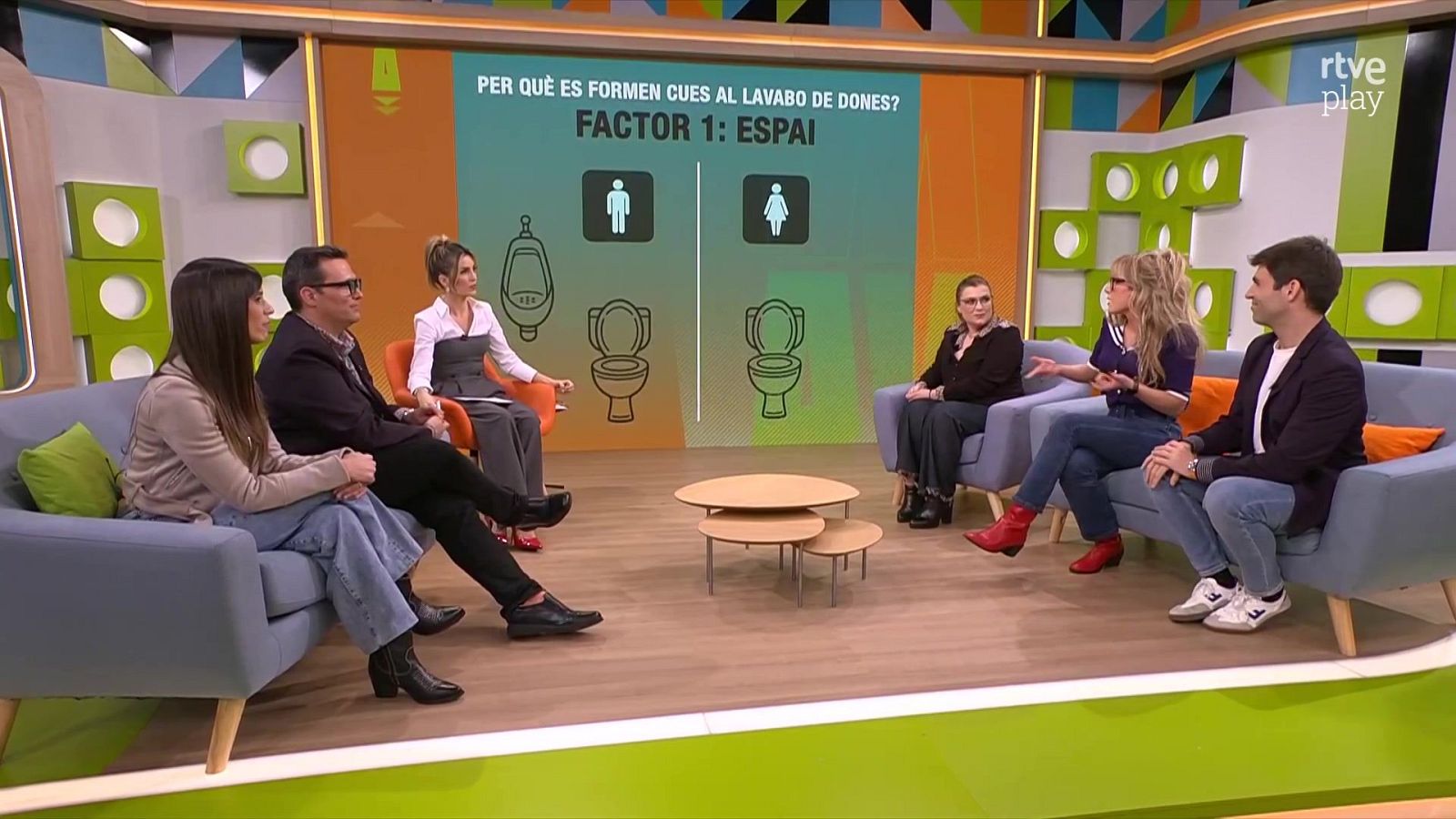 Per què es formen cues al lavabo de les dones? | L'altaveu - L'altaveu | Veure