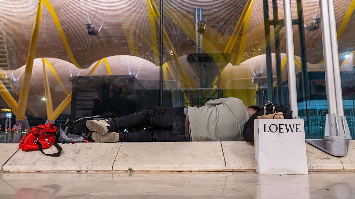 La tarde en 24h - Choque entre Aena y el Ayuntamiento de Madrid por el destino de las 500 personas sin hogar que viven en Barajas