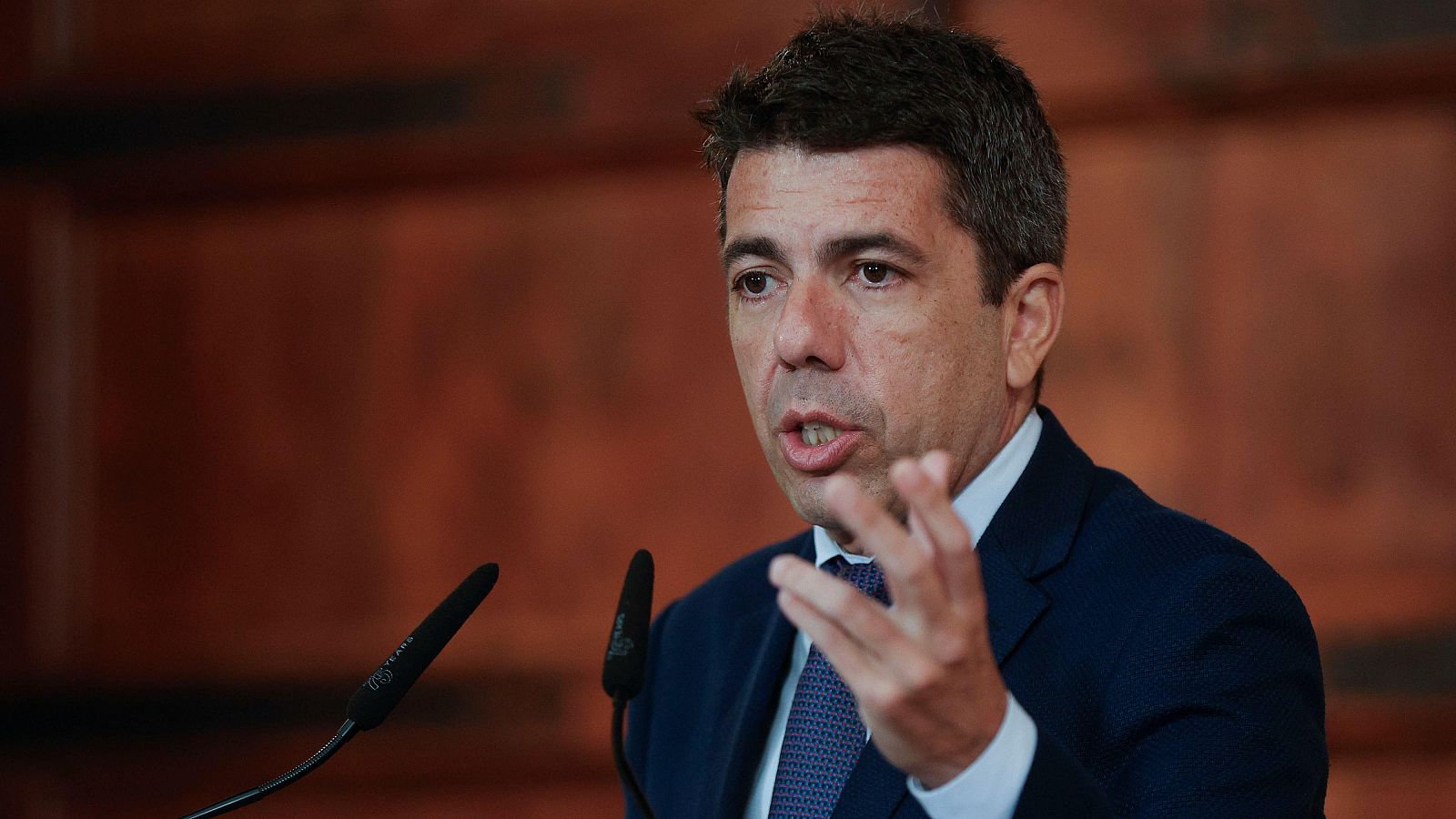 El PSOE presiona a Feijóo para que aparte a Mazón | Ver