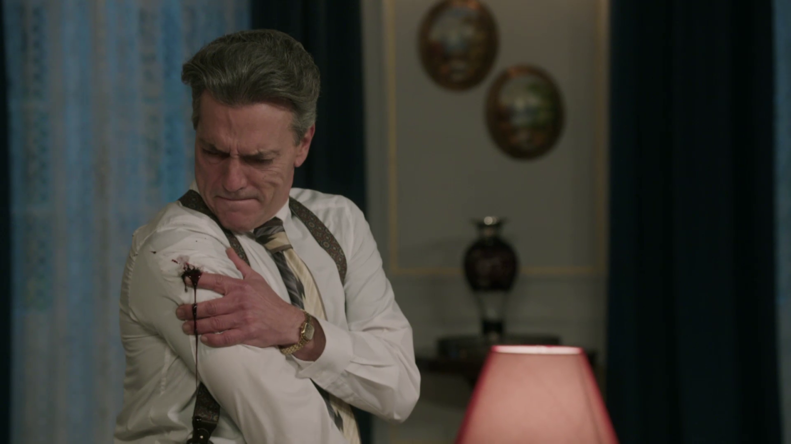 Jerónimo dispara a Emiliano antes de morir - Salón de té La Moderna | Ver