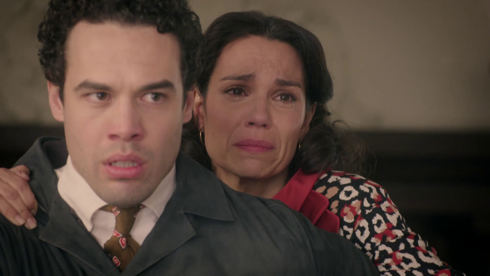 Emiliano amenaza a Pepita - Salón de té La Moderna | Ver