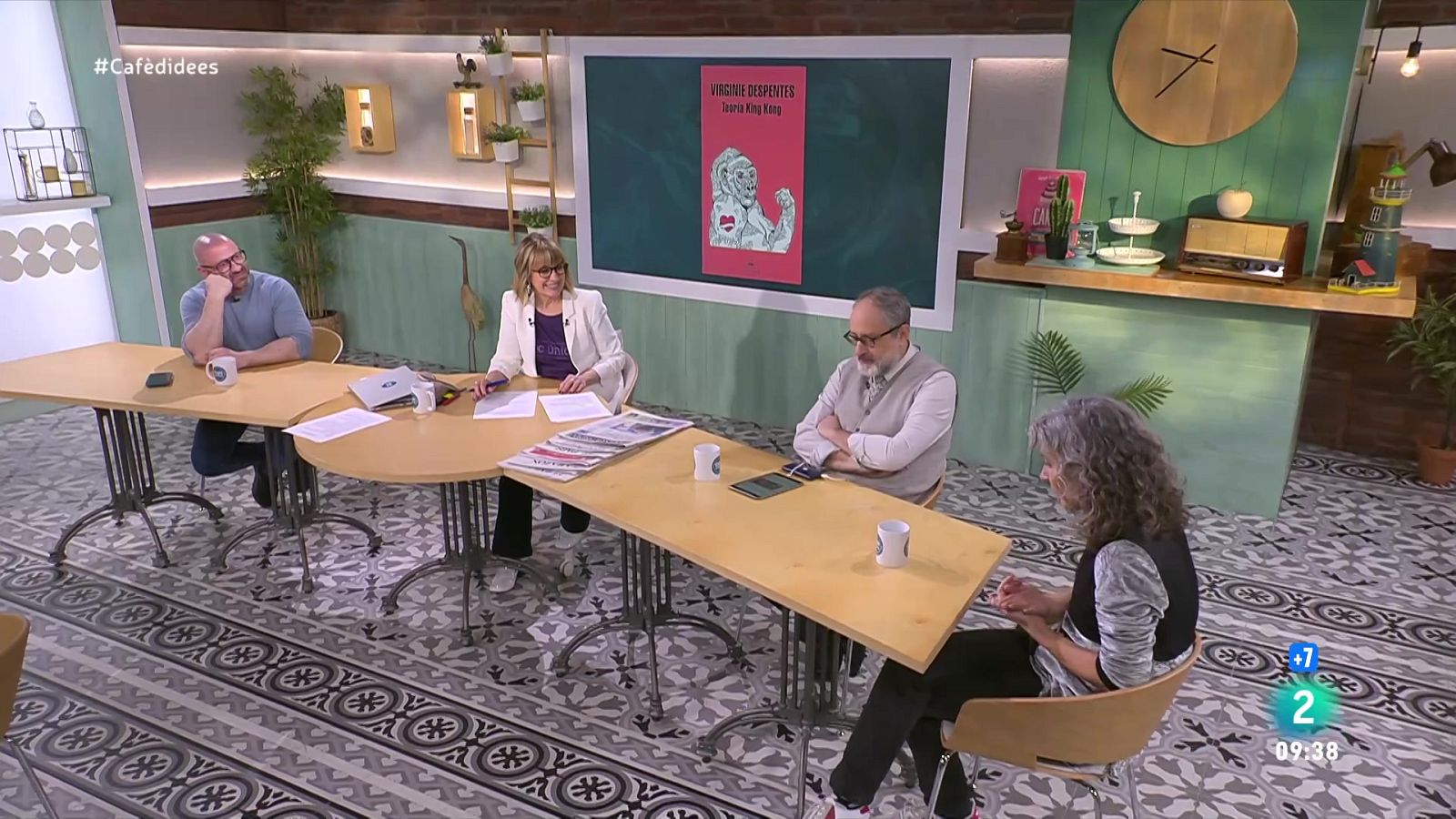 Gemma Nierga entrevista el diputat d'ERC al Congrés. El director presenta 'Tardes de soledad'. I Maria Pau Pigem parla de l'obra