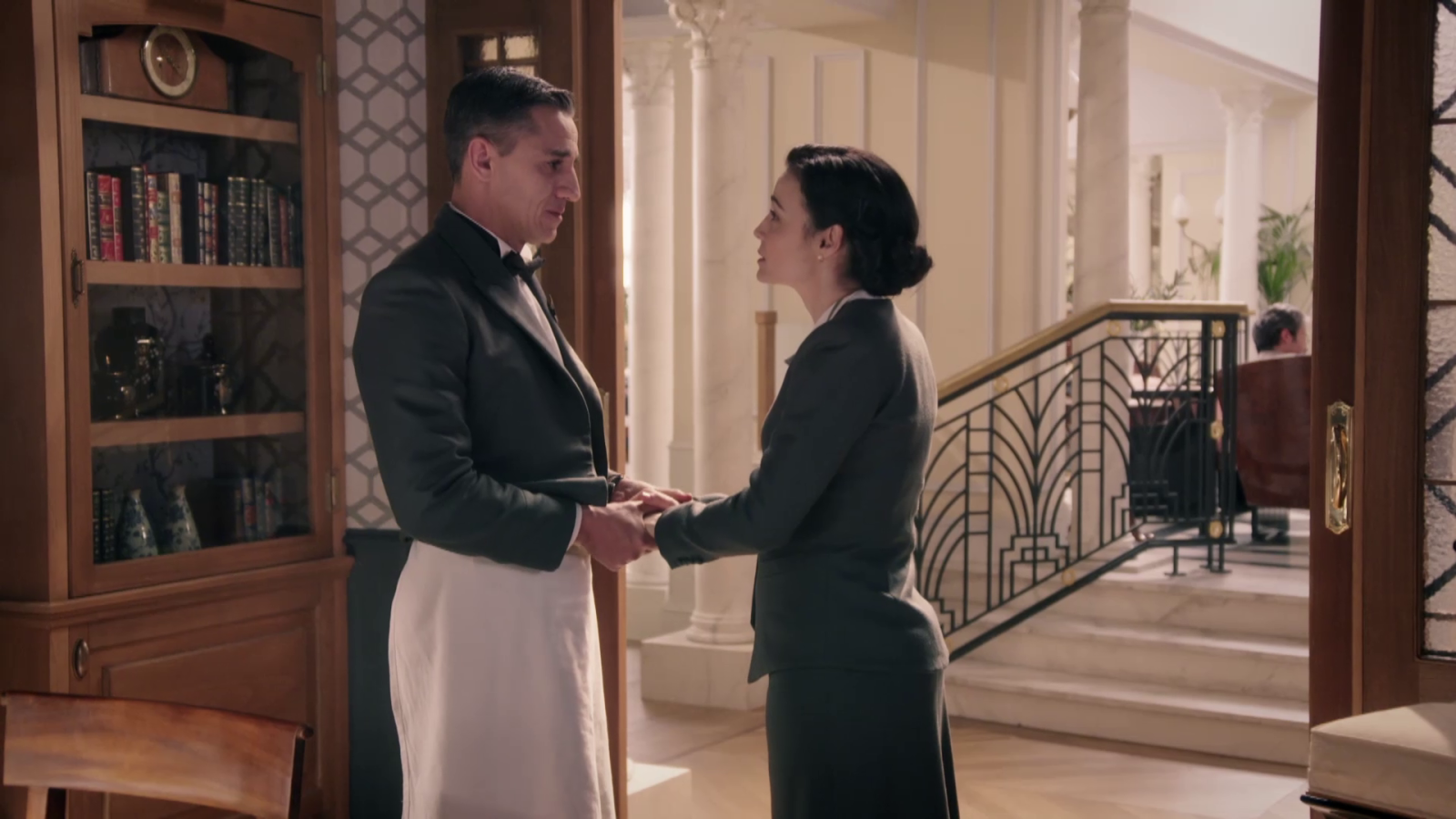 Teresa le pide matrimonio a Cañete - Salón de té La Moderna | Ver