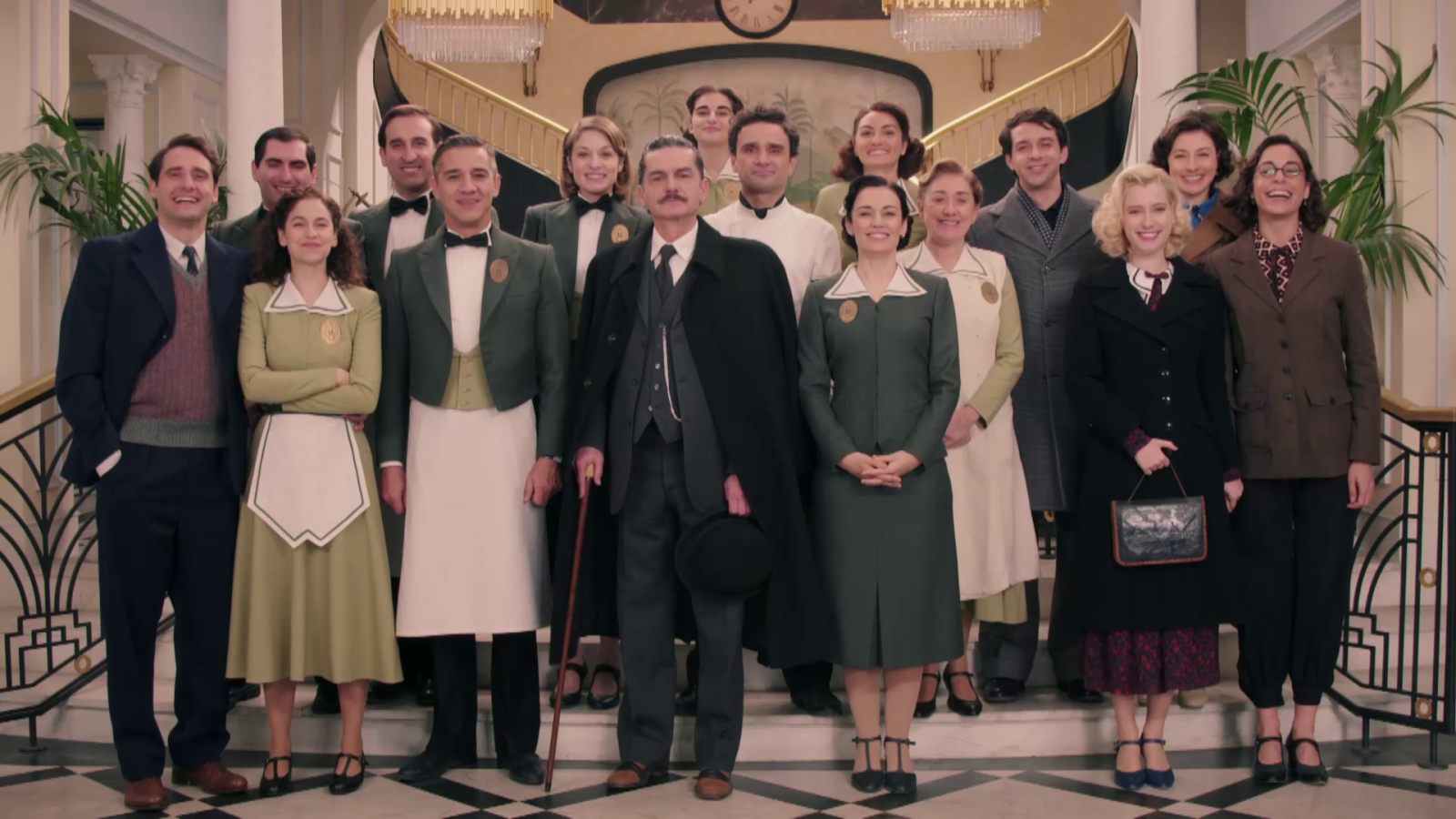 Fermín da un discurso tras volver a La Moderna - Salón de té La Moderna | Ver