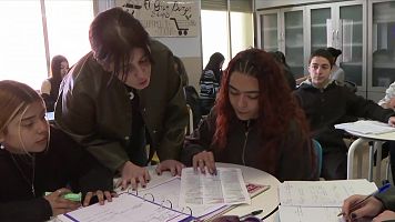 Las mujeres sin formación superior sufren más la precariedad