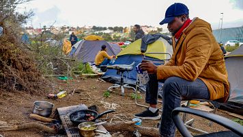 Un cambio administrativo mantiene a 14 solicitantes de asilo acampados a la puerta del CETI de Melilla
