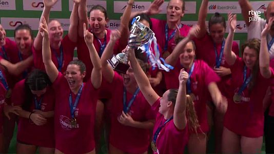 Sant Andreu remonta con un gran ltimo cuarto para coronarse campen de la Copa de la Reina de waterpolo