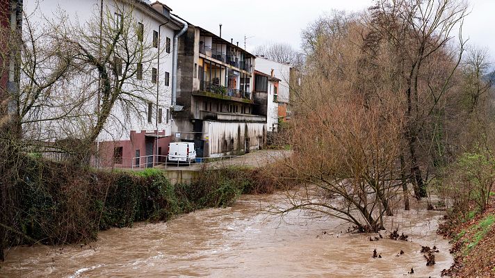 Telediario Fin de Semana - La borrasca Jana pone en alerta a seis comunidades y desborda ríos