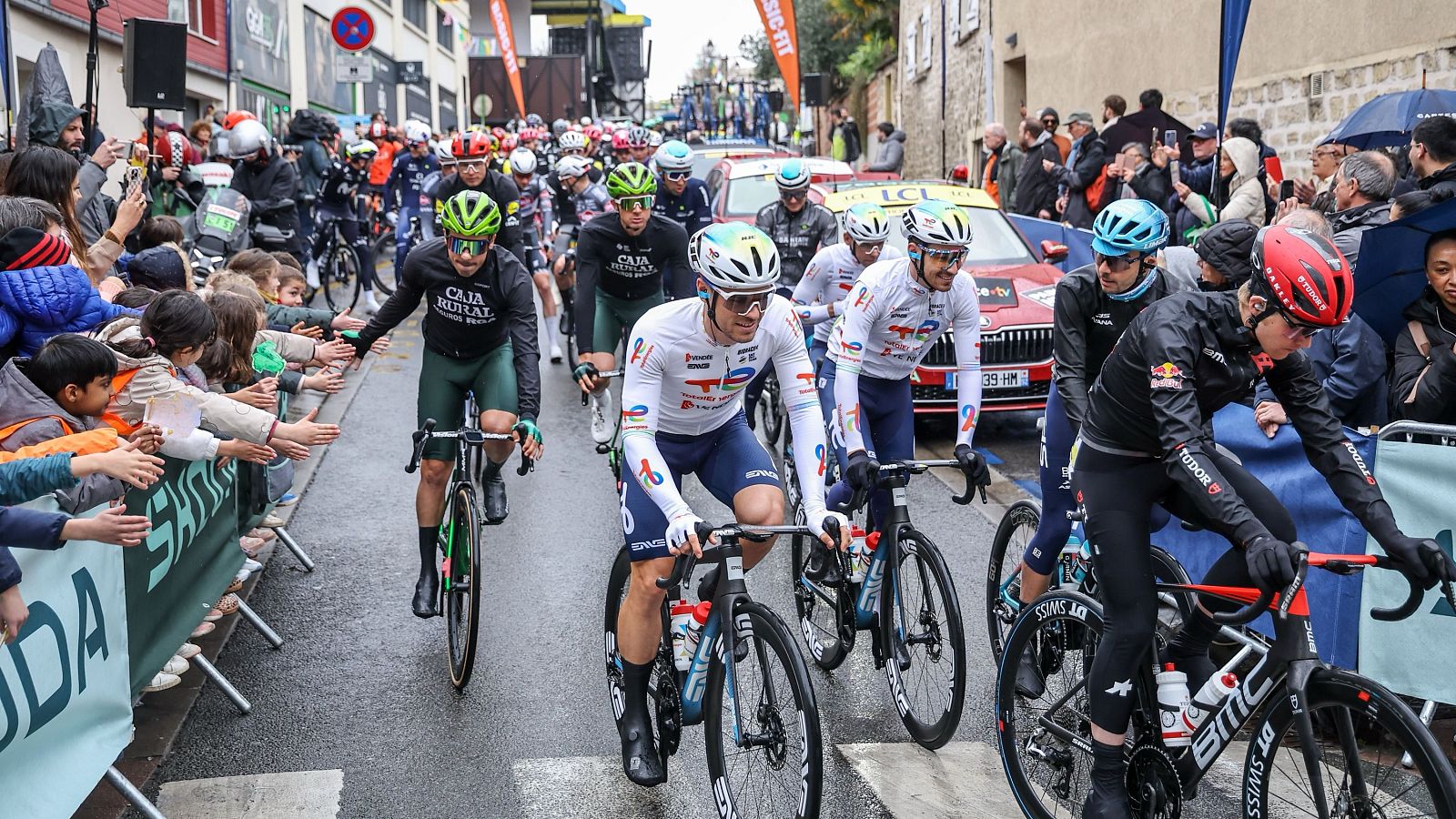 Ciclismo - París - Niza. 2ª Etapa: Montesson - Bellegarde - ver ahora