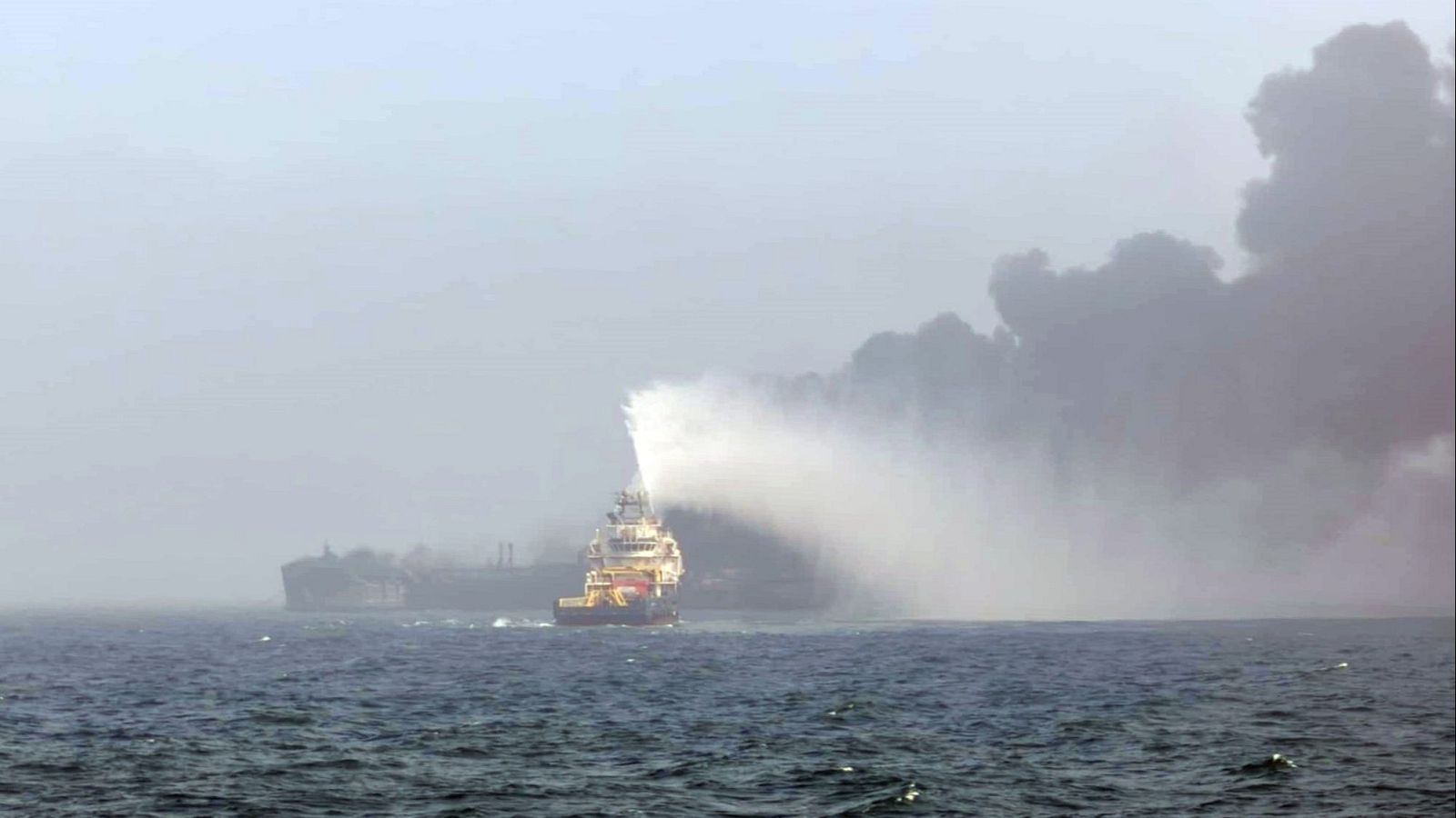 Un petrolero y un carguero chocan en el mar del Norte - La tarde en 24h | Ver