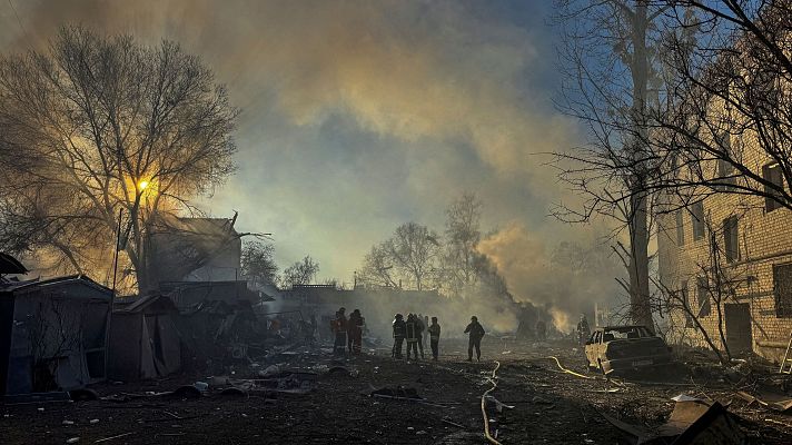 Telediario 2 - El frente militar y diplomático presionan la guerra en Ucrania de cara a un posible acuerdo de alto el fuego