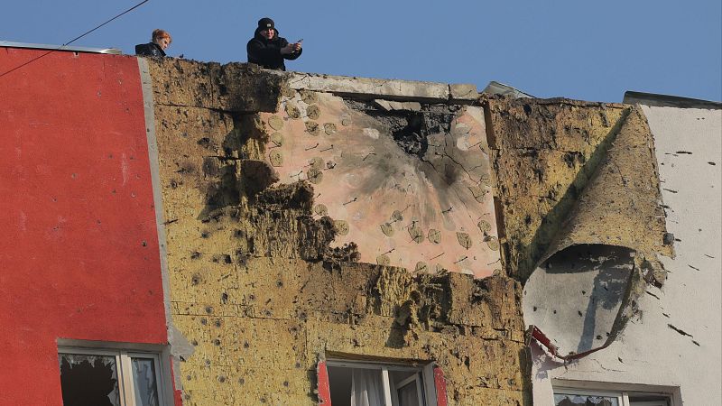 Ucrania lanza sobre Rusia el mayor ataque con drones en los tres años de guerra | Ver