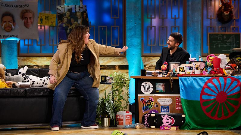 La Revuelta | Lalachus y su madre, estrellas de mercadillo 11/3/25 - La Revuelta | Ver