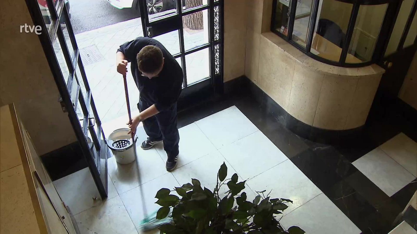 Porteros y Conserjes - Aquí hay trabajo | Ver