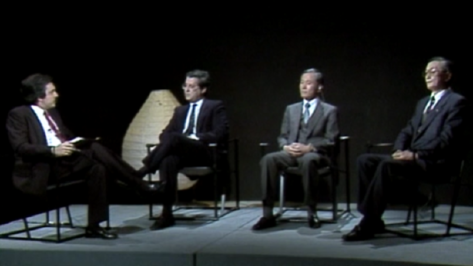 Mirant cap al sol naixent - Europa - Arxiu TVE Catalunya - Europa (1987, català) | Veure