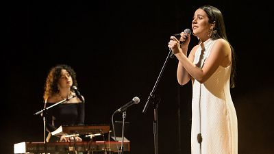 Valeria Castro expone sus reflexiones en su nuevo lbum | Ver