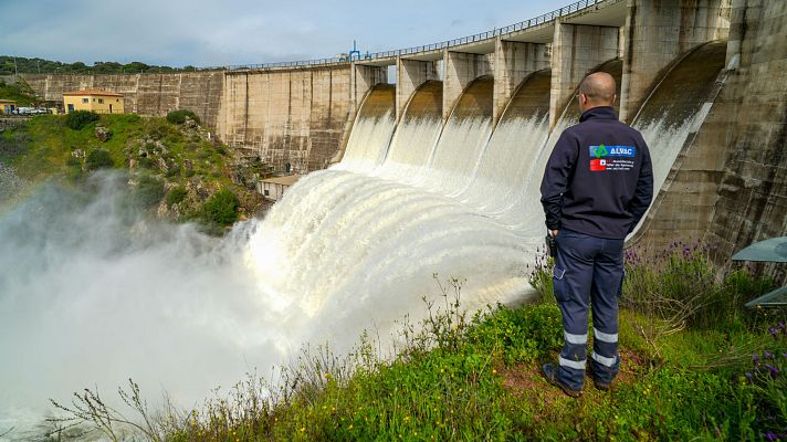 Telediario 1 - La lluvia llena los pantanos y aleja al fantasma de la sequía
