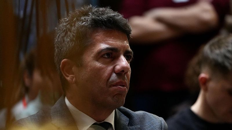 El diario ABC pide la dimisión de Mazón y Morant descarta una moción - Telediario 2 | Ver